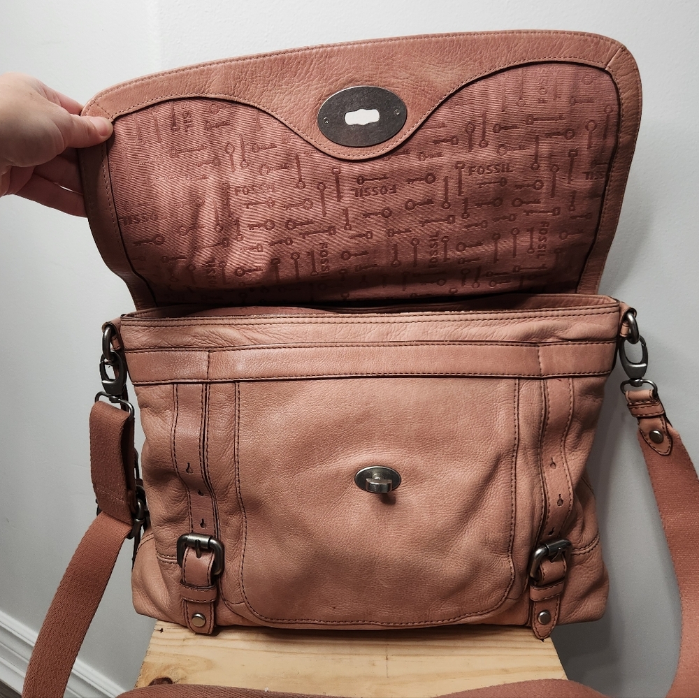 Fossil Maddox Pink "Long Live Vintage 1954" Collection Messenger Laptop Bag - Picture 4 of 16
